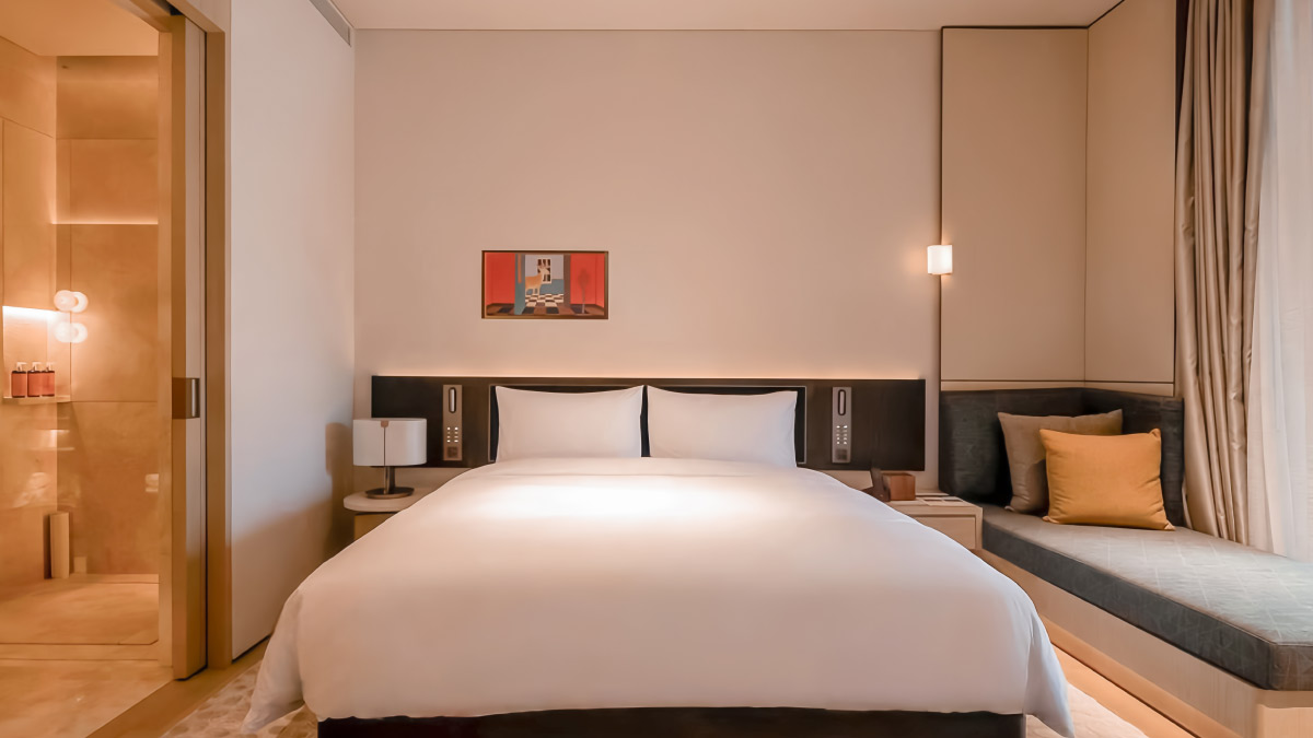 1 King Bed Deluxe