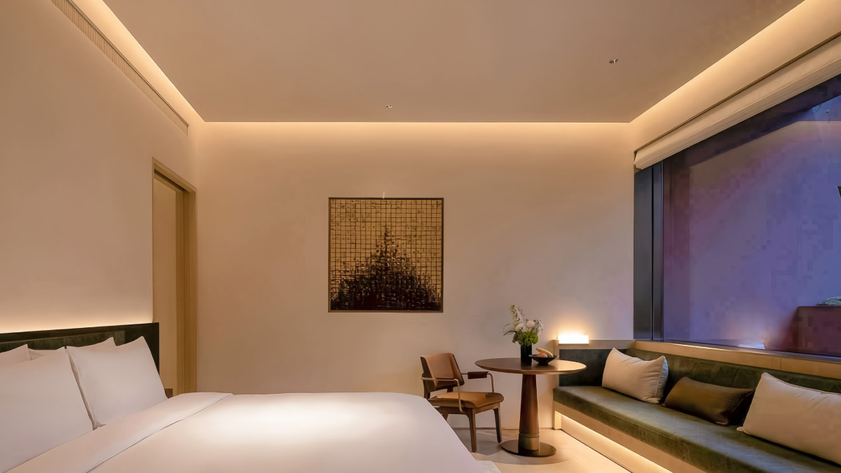 1 King Bed Deluxe